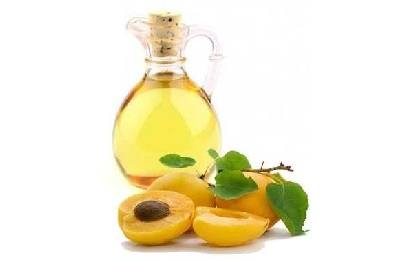 Целебные свойства масла из абрикосовых косточек: польза для кожи лица и волос с фото