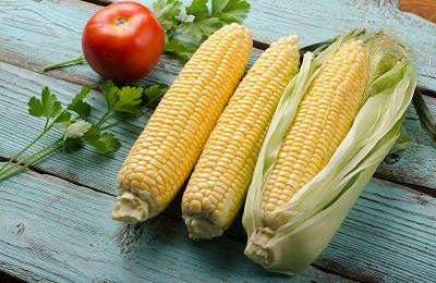 Можно ли кормящей маме употреблять кукурузу? - фото